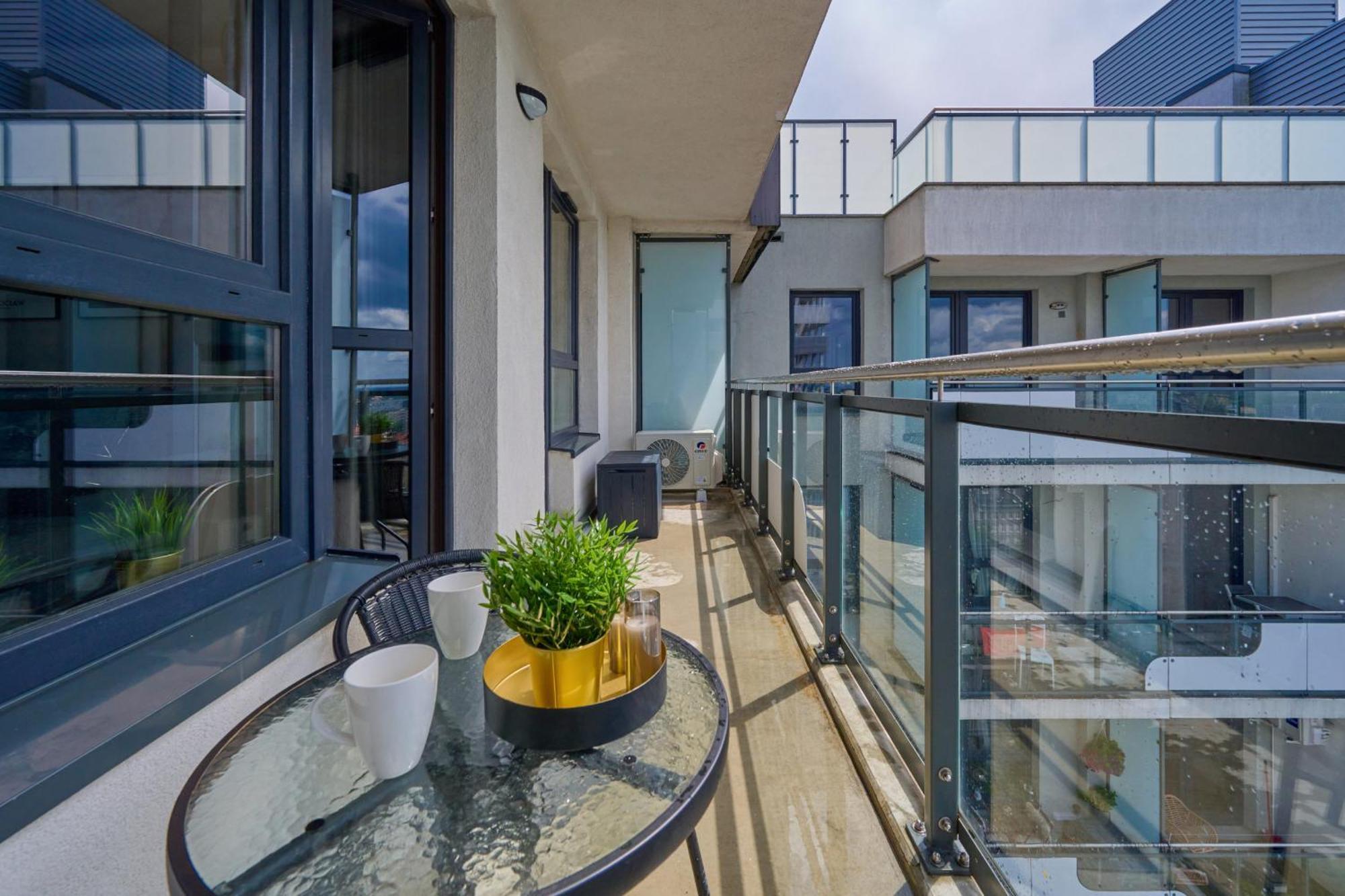 Odra Tower Apartment Center Of Wroclaw By Renters Prestige Εξωτερικό φωτογραφία